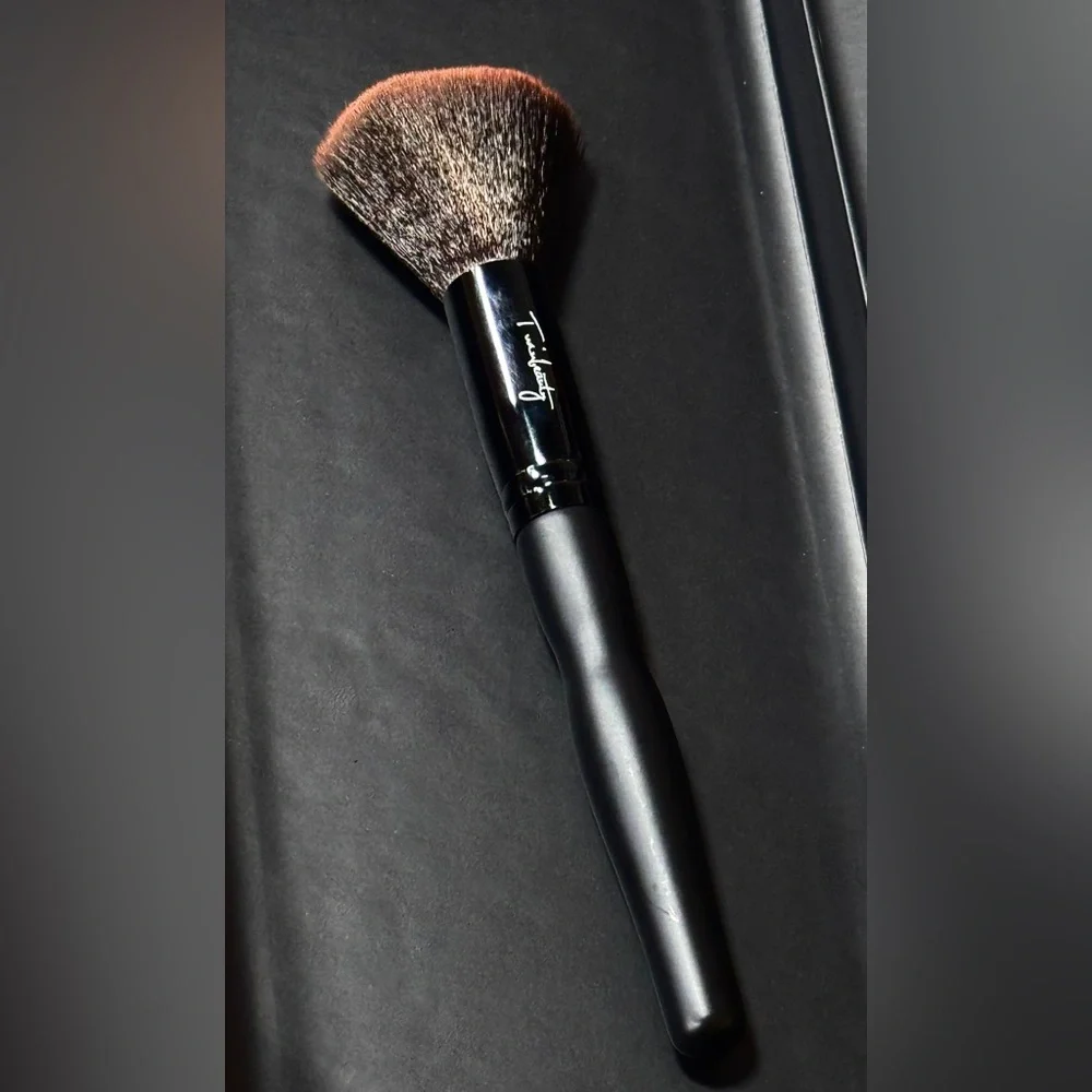 TwinBeauty Blush Concealor Brush NEW